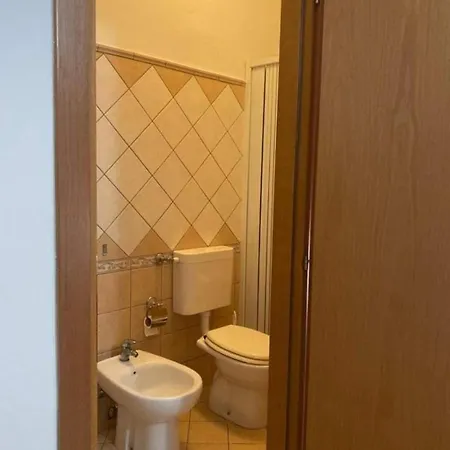 Paola Guest house *